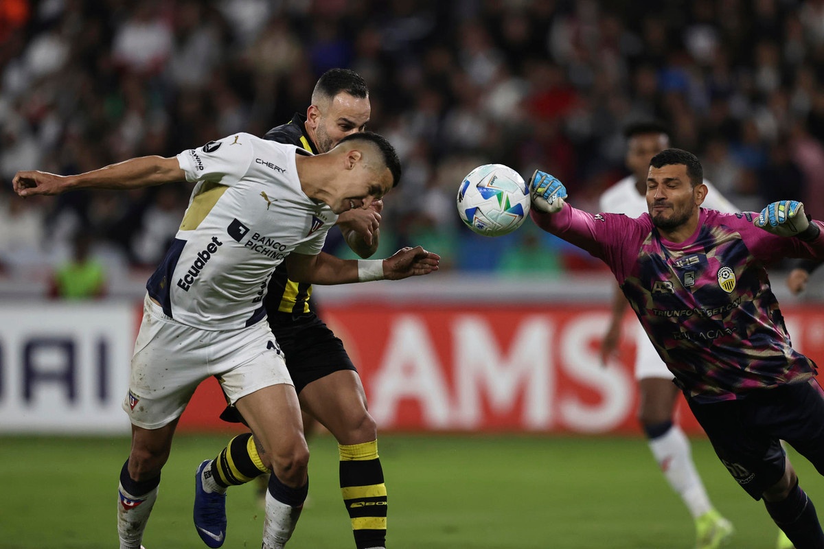 Un doblete de Arce aclara el panorama para Liga de Quito