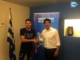 Álex Domínguez se incorpora al filial del Alavés. Twitter/Alavés