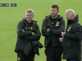 Ferguson arropó a su amigo Solskjaer. Captura/MUTV