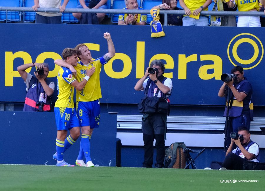 El Cádiz le borra el 'play off' de la cabeza a la SD Huesca