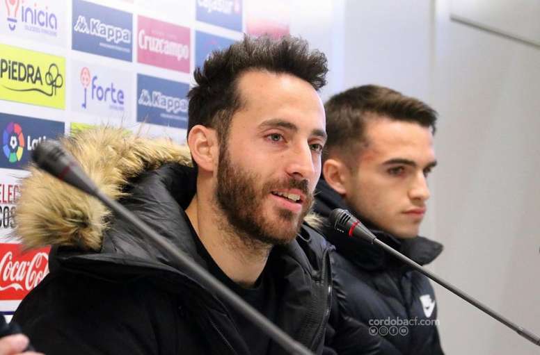 El Córdoba ya tiene el permiso de Carbonell (al fondo), que podría estar ante el Granada. CordobaCF