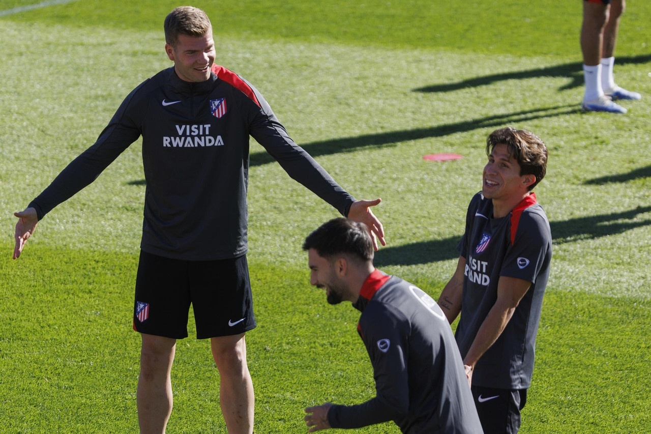 Le Normand y Llorente, únicas ausencias para el Camp Nou