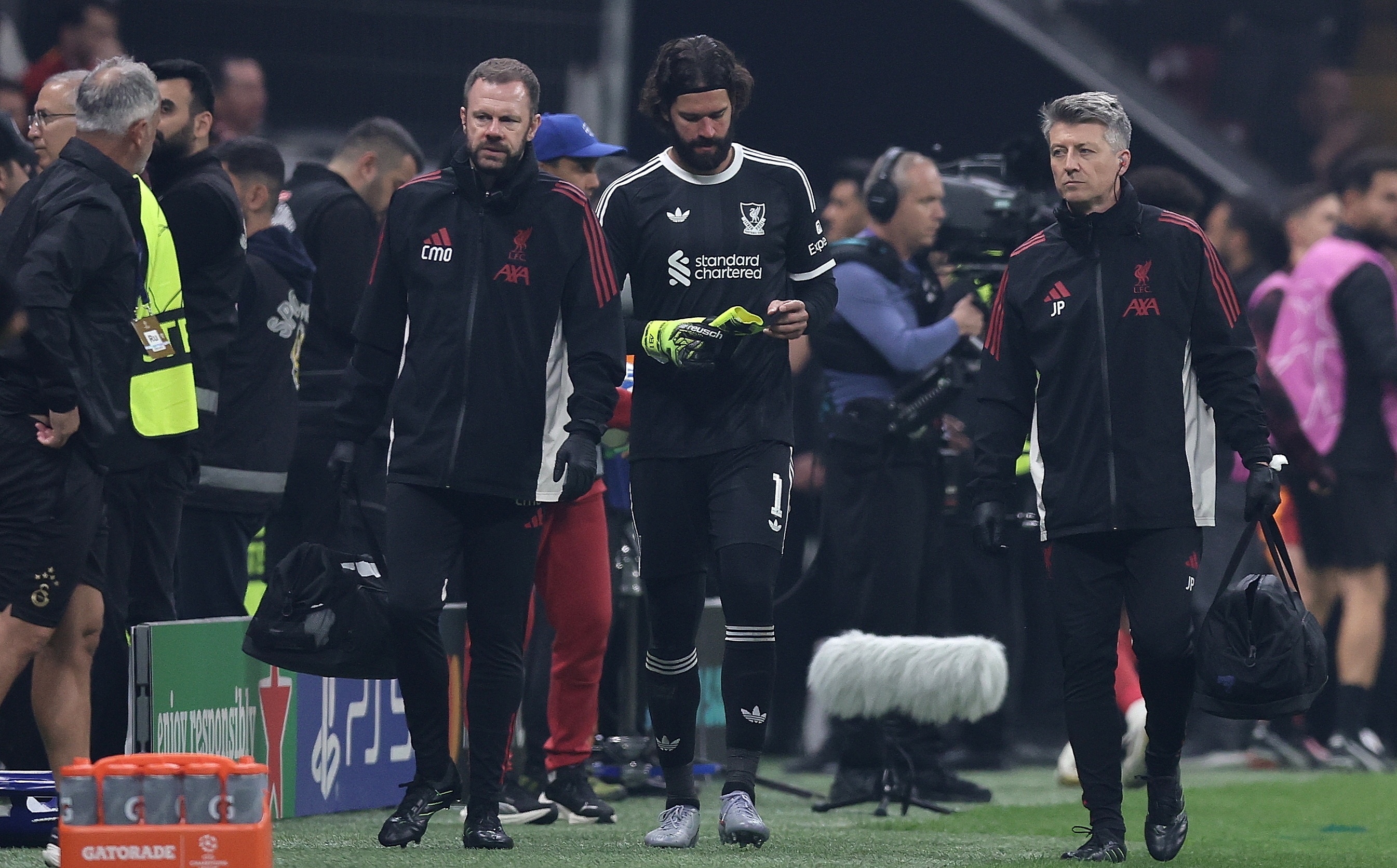 Mamardashvili debutará en Premier tras la lesión de Alisson en Estambul