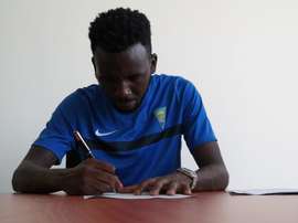 Allano firma su contrato con el Estoril. EstorilPraia