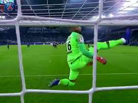 El portero está causando furor en las redes. Twitter/PSG_English
