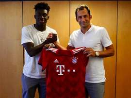 El canadiense completará su fichaje por el Bayern en noviembre. Twitter/FCBayernES
