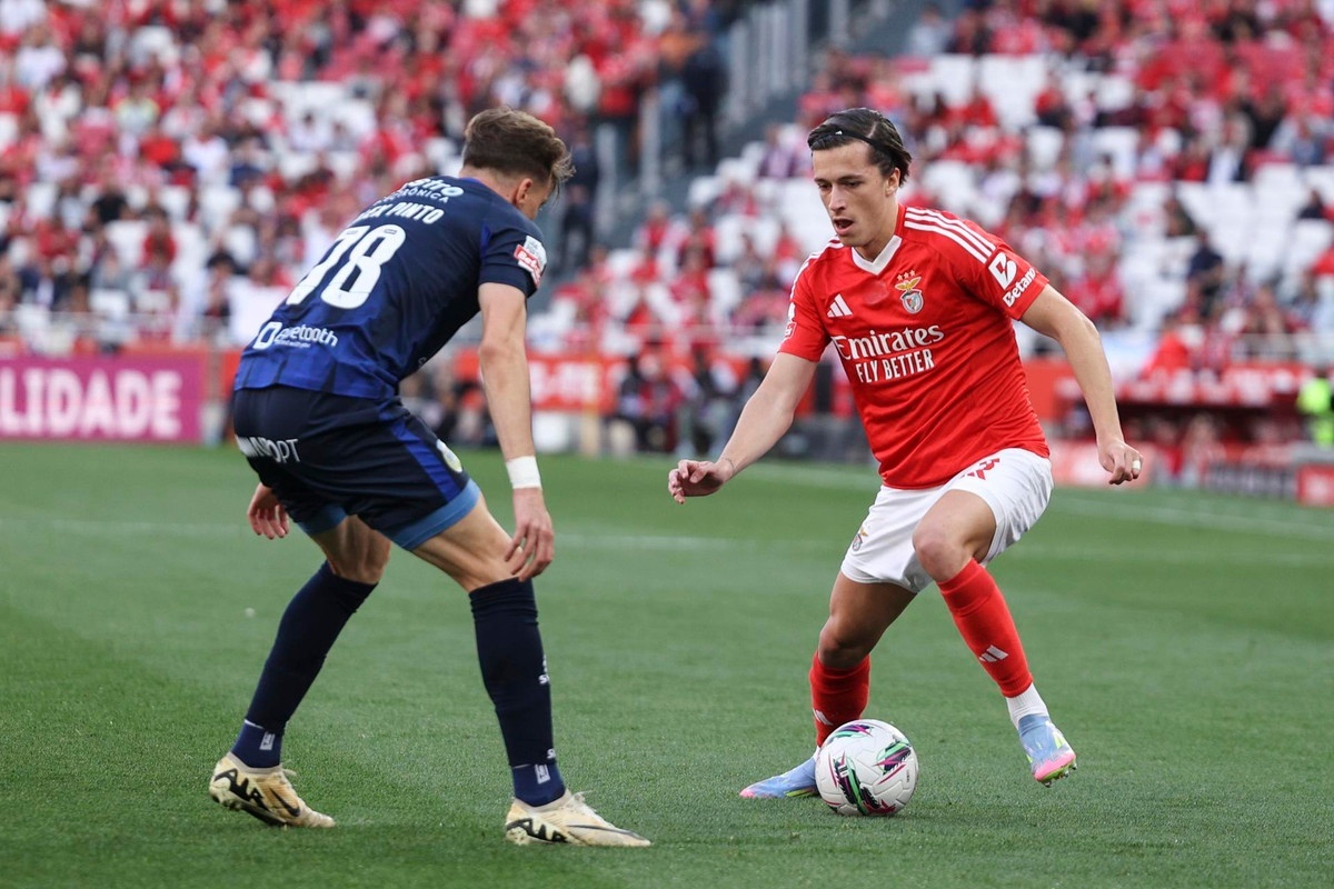 Real Madrid y Atlético pelean por Álvaro Carreras