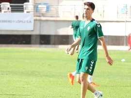 El lateral firma por dos temporadas con el conjunto murciano. FCjumilla