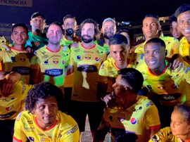 Andrea Pirlo se vistió de Barcelona de Guayaquil en la 'Noche Amarilla'. Twitter/barcelonaSC