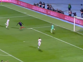 Andrej Kramarić scores for Croatia against Spain. Captura