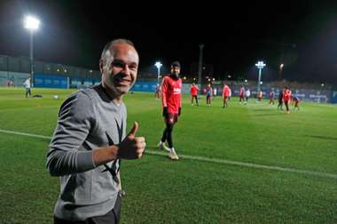 Iniesta vio a sus ex compañeros. Twitter/andresiniesta8