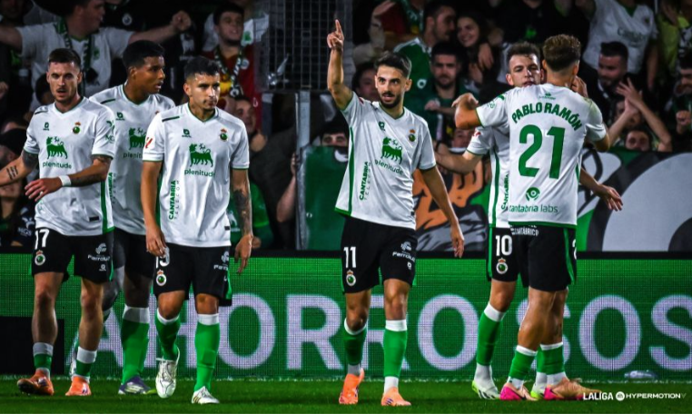 El Racing hunde la cabeza del Málaga