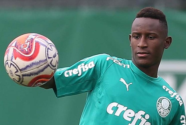 Angulo, do Palmeiras, e Cruzeiro estão prestes a assinar. César Greco/Agência Palmeiras/Divulgação