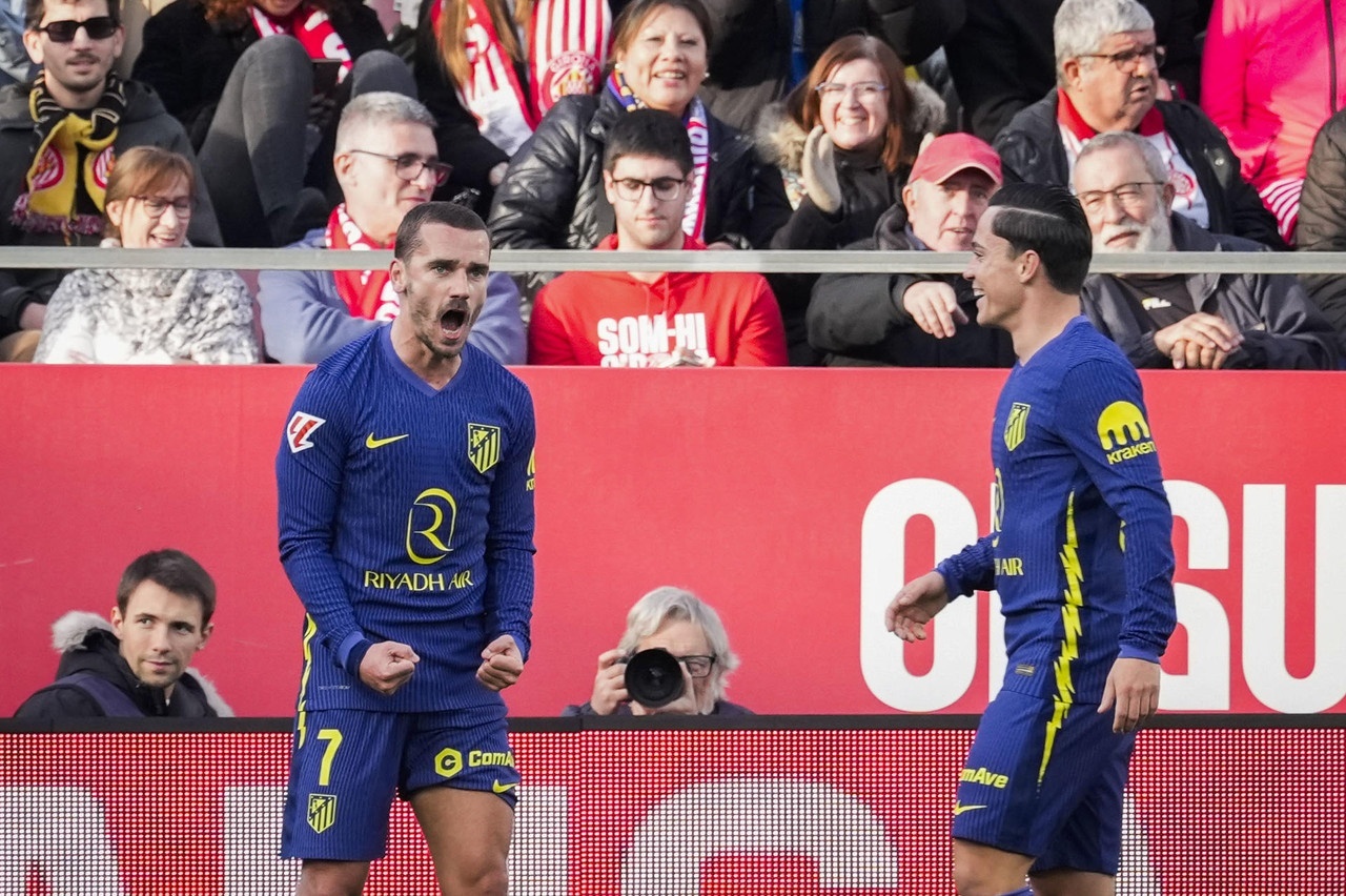 Roma y Atleti avanzan por Raspadori a falta de acuerdo económico