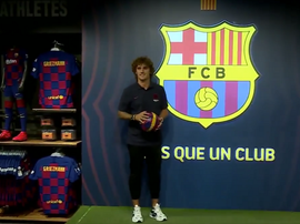 Griezmann esteve presente na loja do Camp Nou já vestido como 'culé'. FCBarcelona