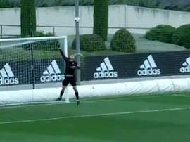 Un golazo desde el centro del campo.