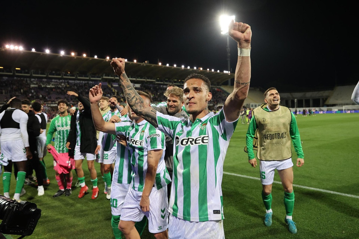 La emotiva despedida de Antony: "Mi casa, mi gente, mucho Betis siempre"