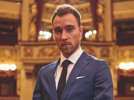 Eriksen chega do Tottenham Hotspur e assina contrato válido até 2024. InterFC