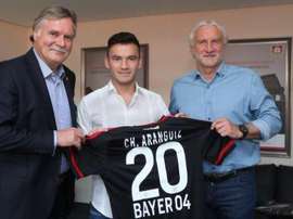 Aránguiz, nuevo jugador del Bayer Leverkusen. Twitter