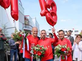 Ribéry, Robben y Rafinha cambiaron las lágrimas por aplausos y globos. Twitter/FCBayern