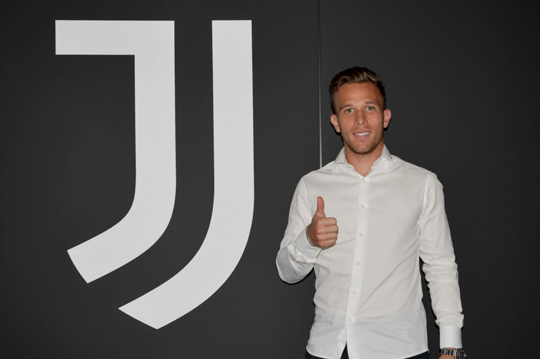 Arthur's message on Twitter when his transfer was confirmed. Twitter/Juventusfc