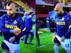 Vidal esce dal campo con il ghiaccio. MovistarLigadeCampeones