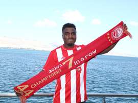 Atacante esteve emprestado ao West Ham na última temporada. Twitter/Olympiacos
