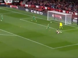 Aubameyang opens the scoring for Arsenal. Captura/FoxSports