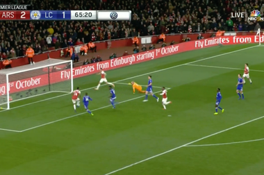 Aubameyang nets Arsenal's third. Captura/NBC