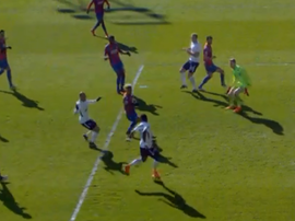 Aurier missed an absolute sitter for Spurs against Palace. Twitter