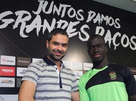 El conjunto portugués presenta a su nuevo delantero Mabil. FCPaçosdeFerreira