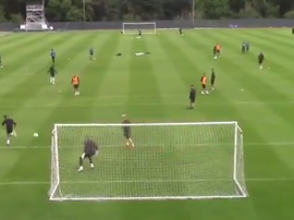 Ayoze surprend avec ce but du talon lors d'un entraînement. Capture/AyozePG