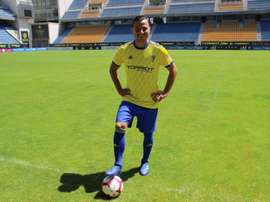 Azamoum, presentado con el Cádiz. Twitter/Cadiz_CF
