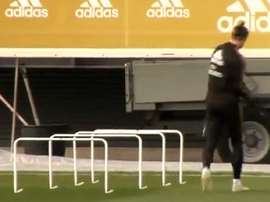 Gareth Bale mime du golf à l’entraînement du Real Madrid. Capture/ElGolazodeGol