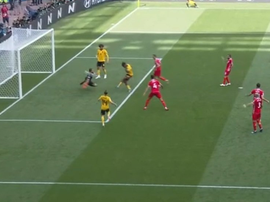 Batshuayi missed the target from six yards out. Captura