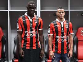 Belhanda y Balotelli, en su presentación con el Niza. UEFA