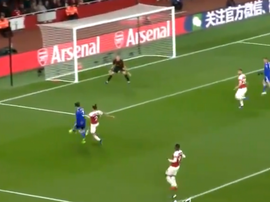 Chilwell's cross deflected off the Arsenal man. Captura BEIN