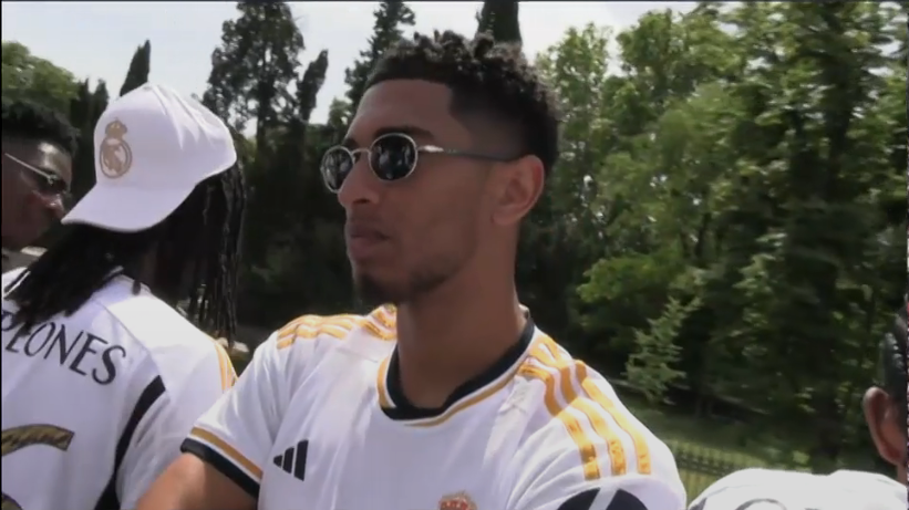 DIRECTO | Camiseta y gafas de sol: el Madrid ya va rumbo a Cibeles