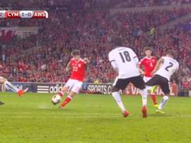Ben Woodburn remata para dar a vitória ao País de Gales. Twitter