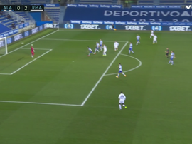 Com um golaço, Benzema marca o segundo do Real. Captura/Movistar+LaLiga
