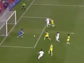 Benzema hizo lo más complicado. Youtube/mattlib10