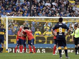 Boca Juniors e Independiente andan tras la pista del mismo jugador. EFE