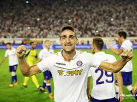 Le défenseur est sur le point de revenir. HajdukSplit