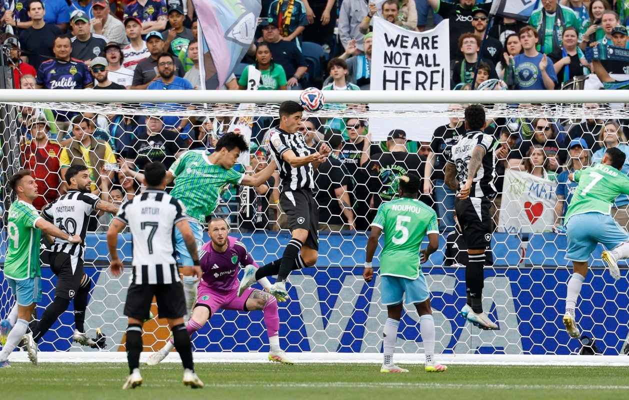 Dos cabezazos dejan la pájara de Botafogo en anécdota