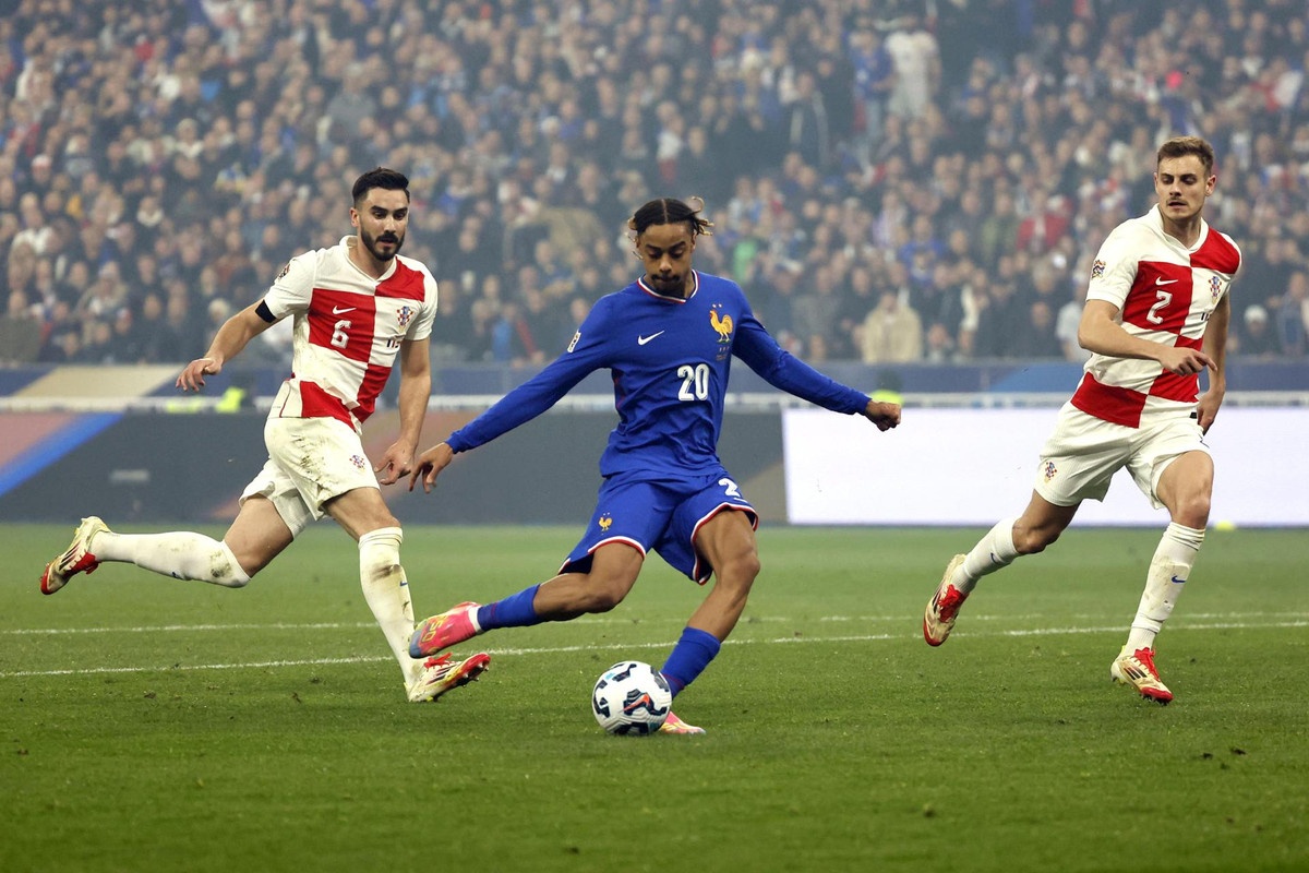 Le Bayern Munich insiste pour Bradley Barcola, mission impossible