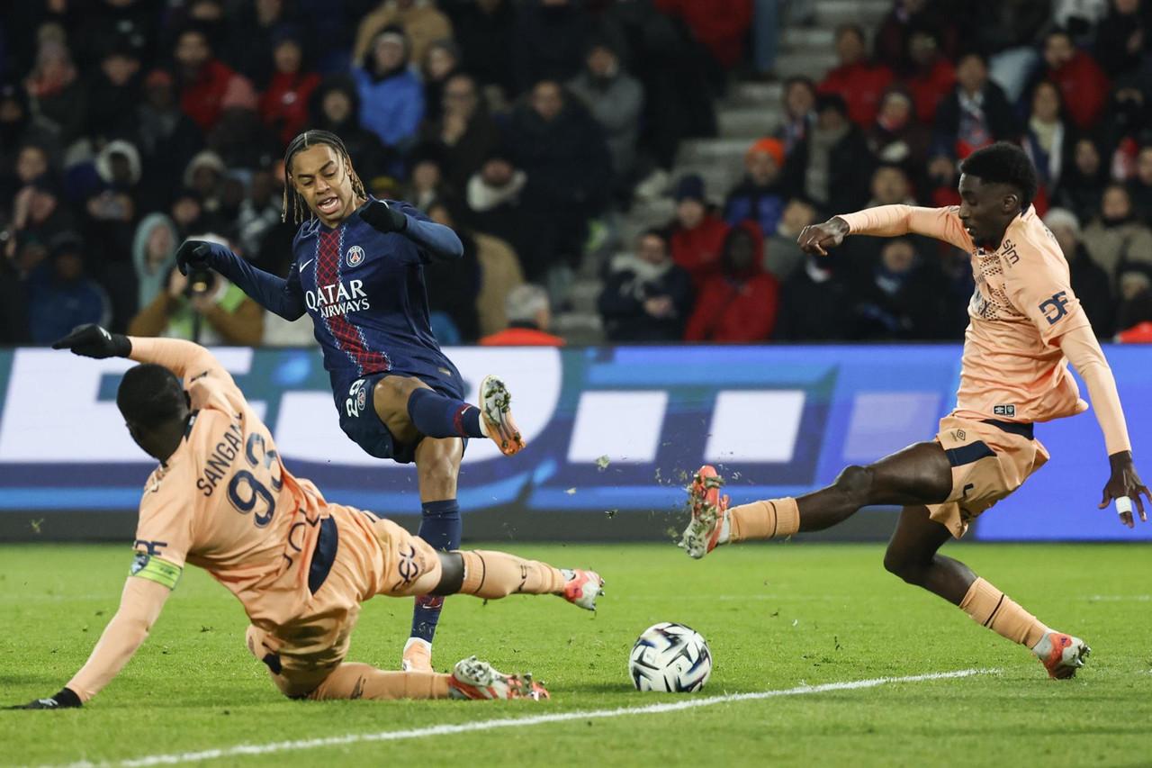 El PSG resuelve con pegada de líder