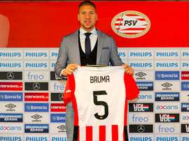 Bruma renueva con el PSV hasta 2018 y asegura su continuidad. Twitter