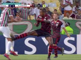 Bruno Henrique fue expulsado tras una dura entrada a la altura de la rodilla. Captura/Premiere