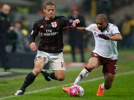 Bruno Peres se lesionó en el partido ante el Milan. AFP