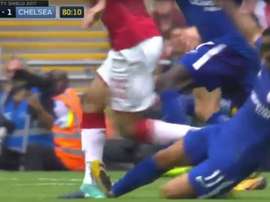 La entrada fue merecedora de roja y de algo más. SkySport